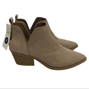 Universal Thread Cari Cutout Ankle Boots Size 9